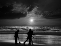 Sonnenuntergang spielende Kinder Schatten xxxSW (2)